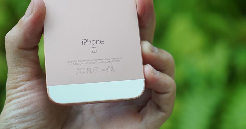 The iPhone SE has the SE branding at the lower back of the phone and it comes in rose gold