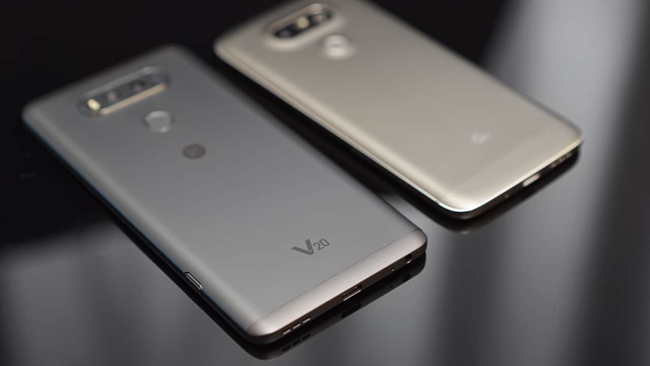 LG V20 and LG G5 side by side