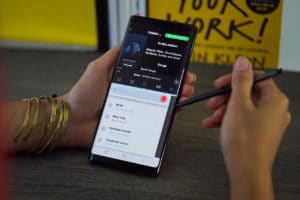 Dual app activated, Waze and Spotify on the Samsung Galaxy Note 8's Live View at work