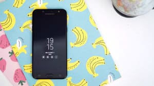 Samsung Galaxy J7+ AMOLED screen