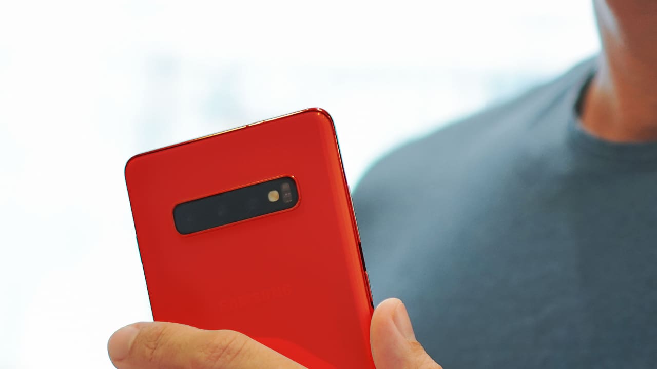 bandage ros eksil Samsung Galaxy S10 may finally get its red color [Update: Now available!] -  GadgetMatch
