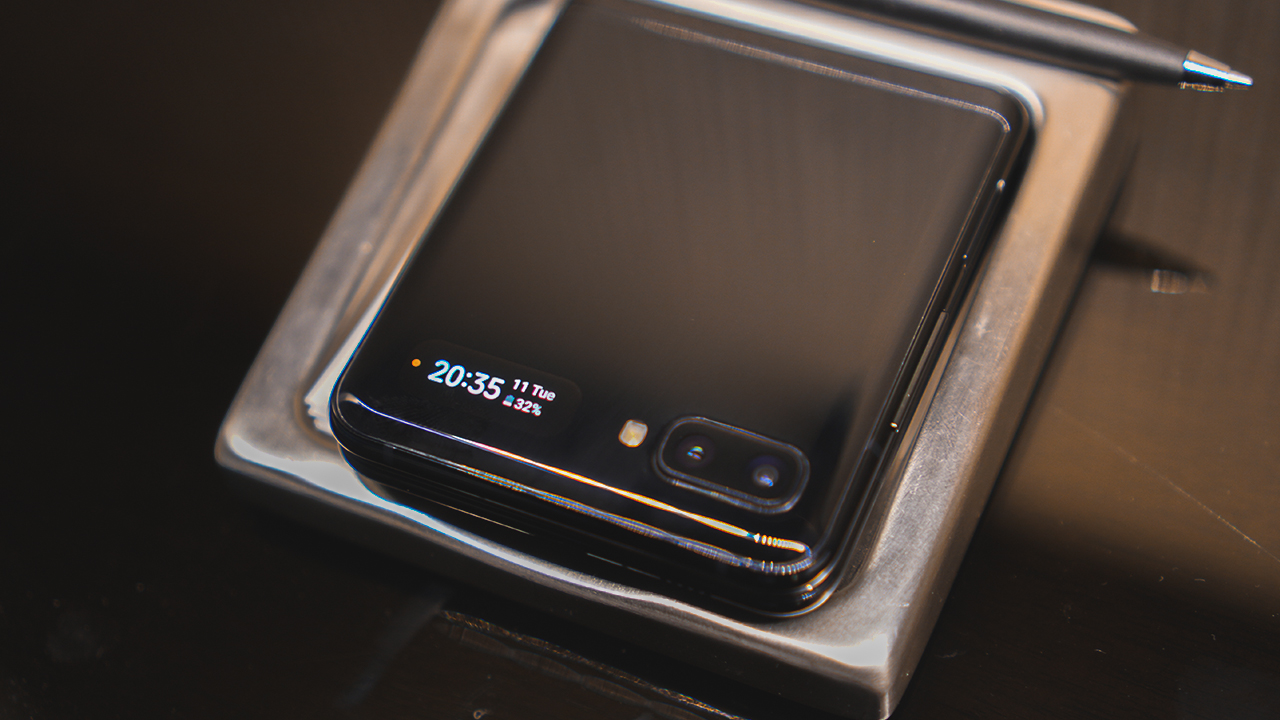 Samsung Galaxy Z Flip Price In The Philippines Gadgetmatch