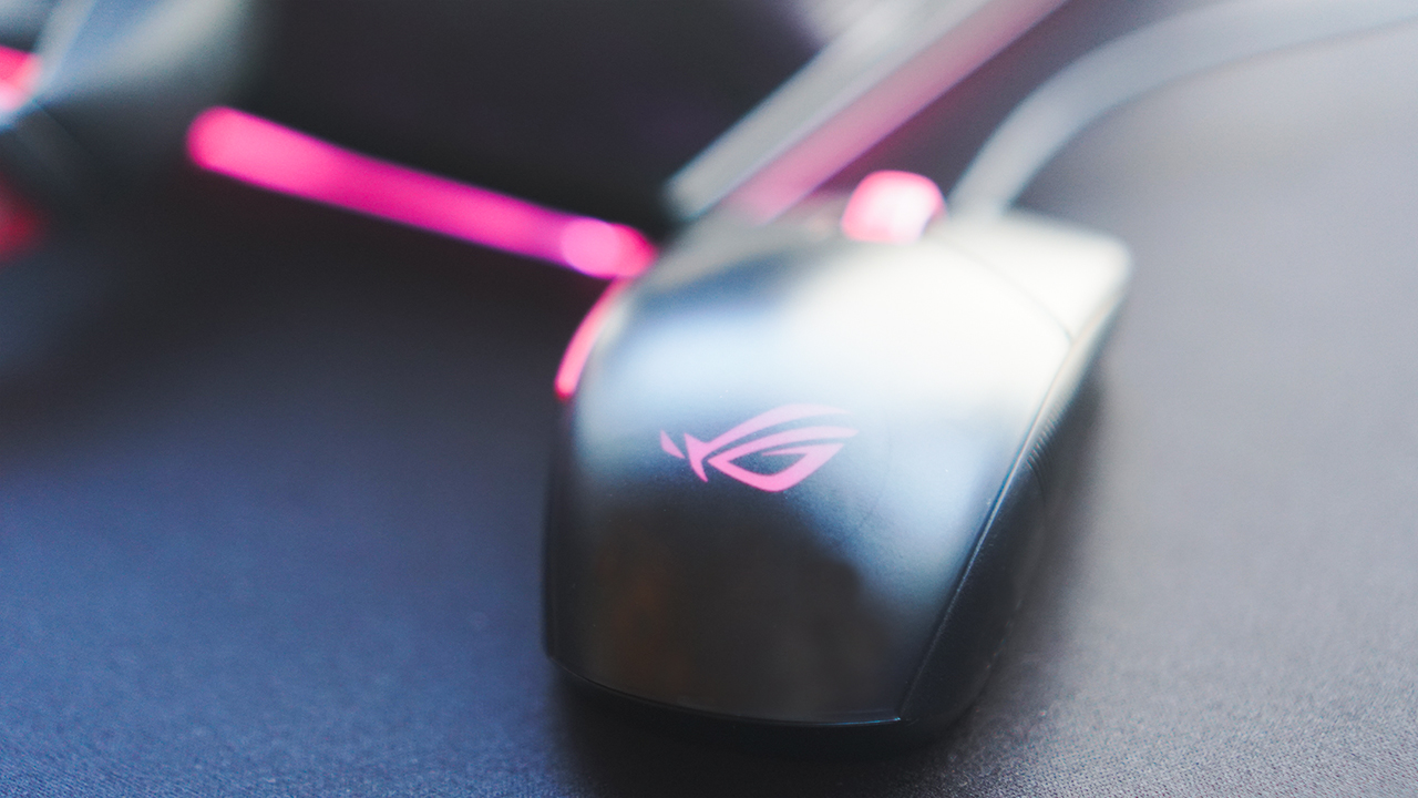 Think Pink Rog Decks Out Devices In Black And Pink Gadgetmatch