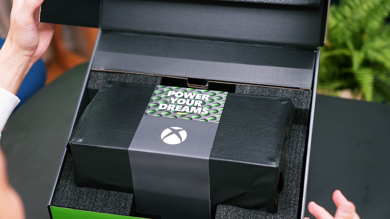 Unboxing the Xbox Series X 