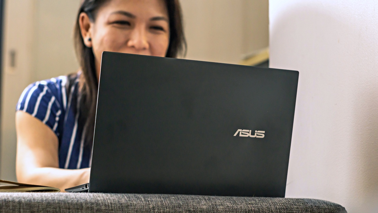 ASUS Zenbook 13 OLED UX325: Vibrance and power in portability