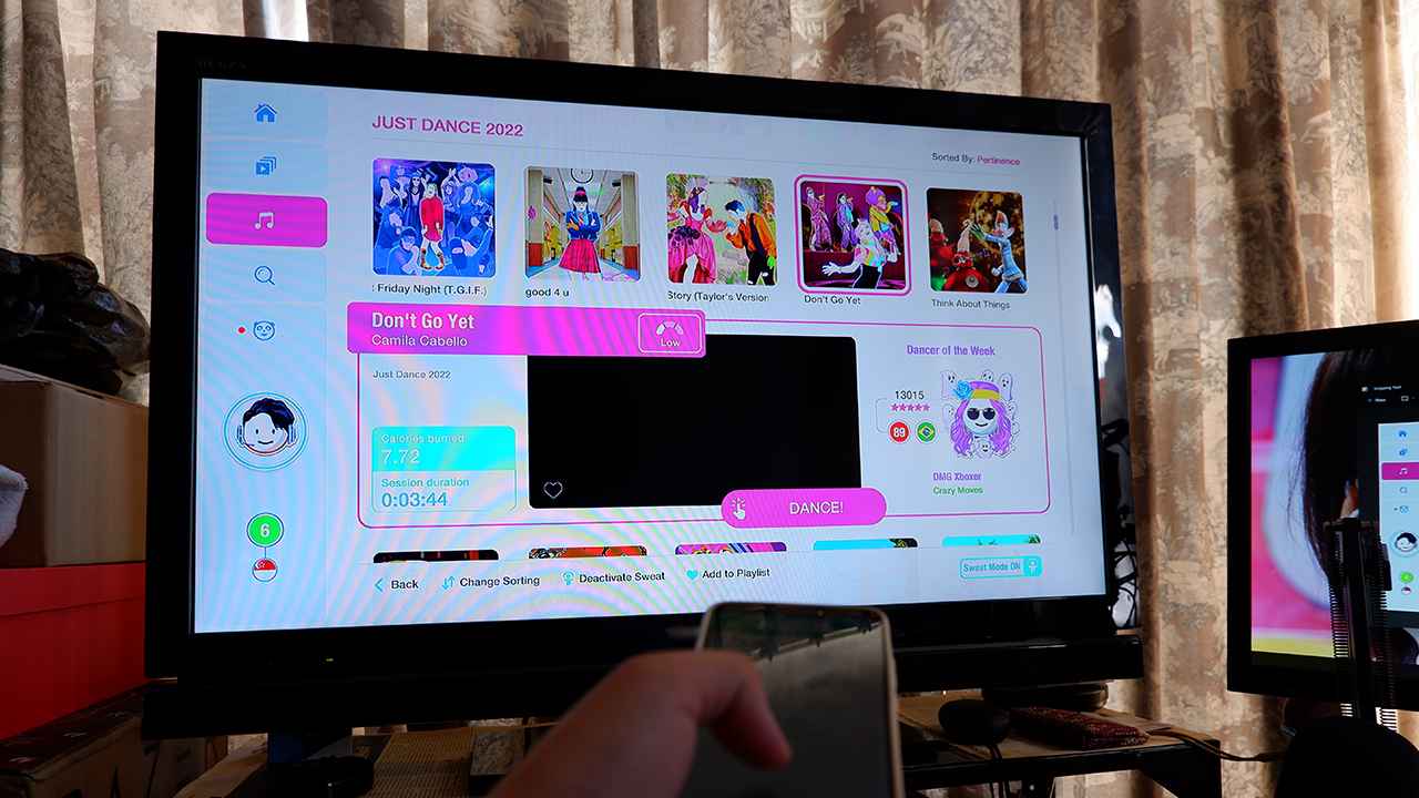 I tried playing Just Dance 2022 using a smartphone - GadgetMatch