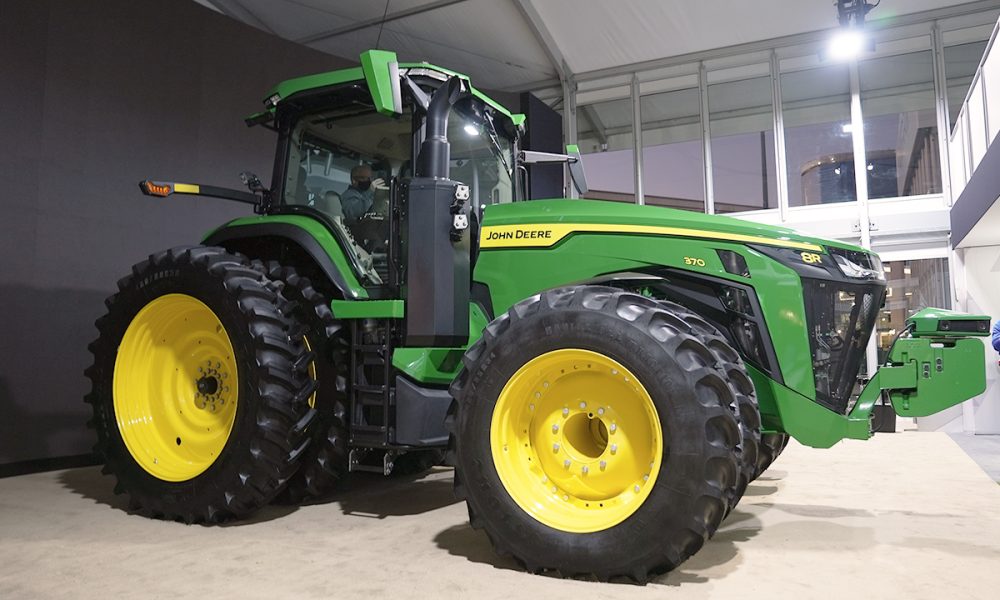 John Deere unveils a fully autonomous tractor GadgetMatch