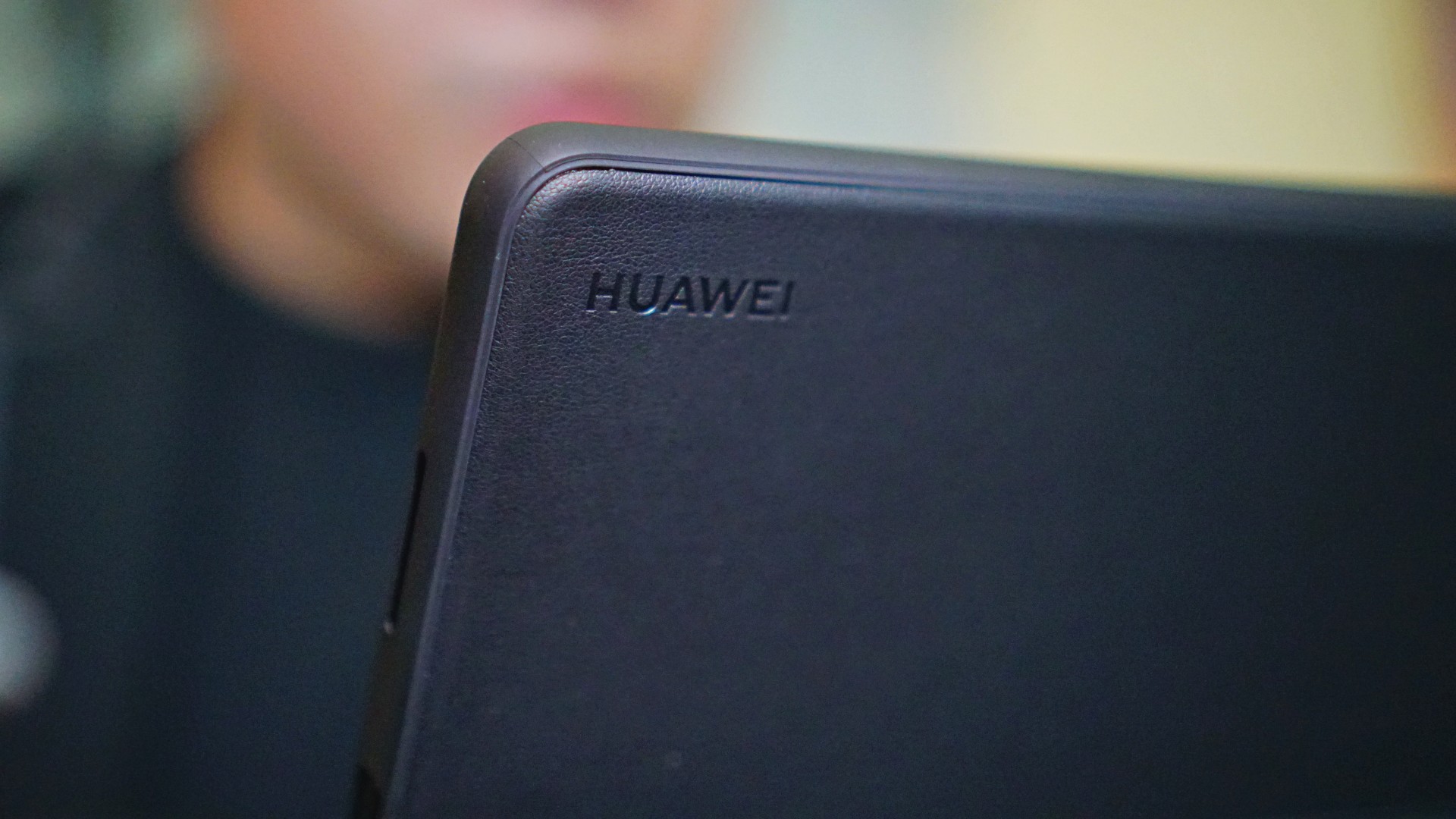 Mixed Reaction of Chinese Customers Over Huawei Mate 60 and iPhone 15